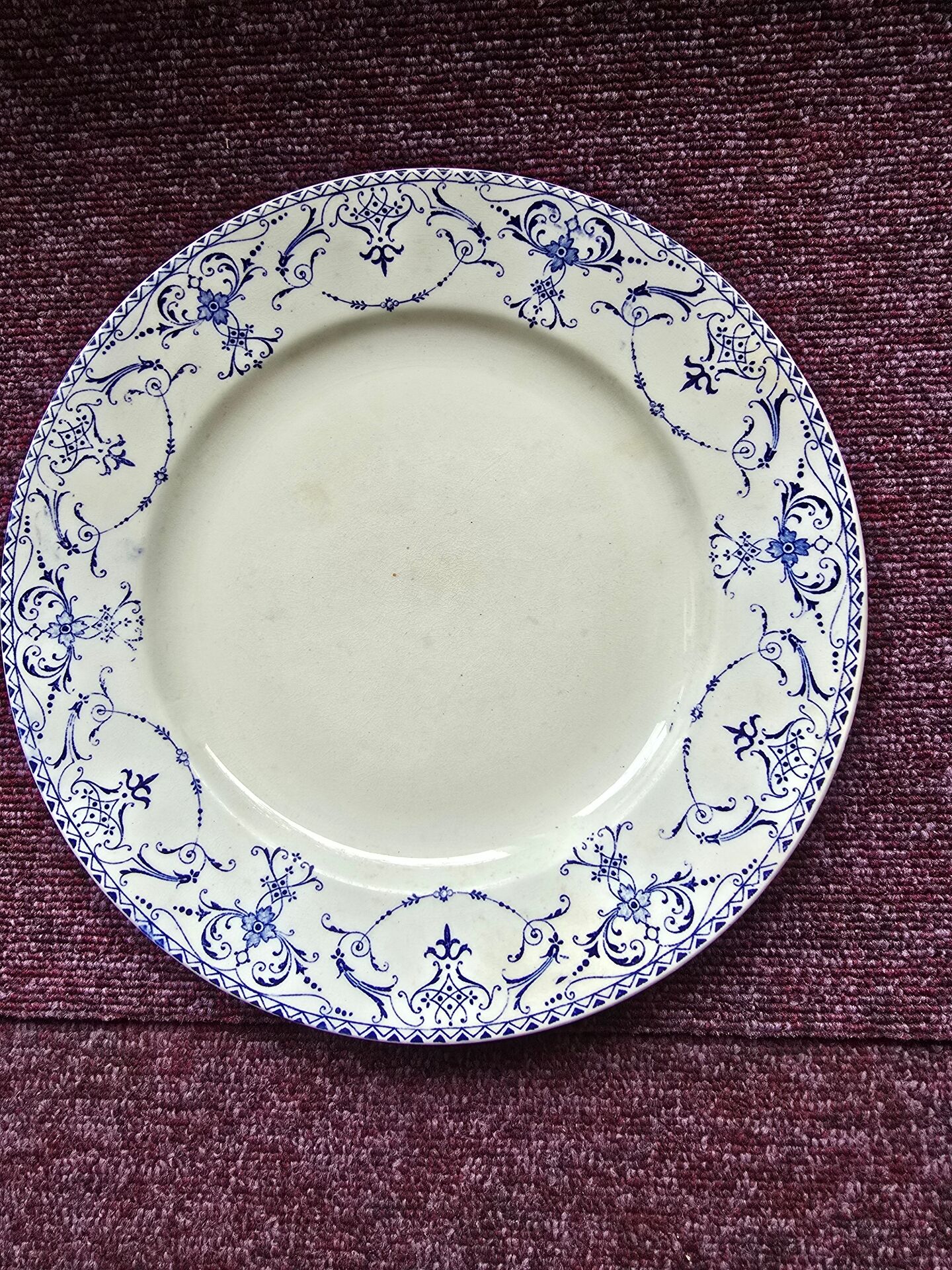 Lot assiettes dépareillées frise bleue 