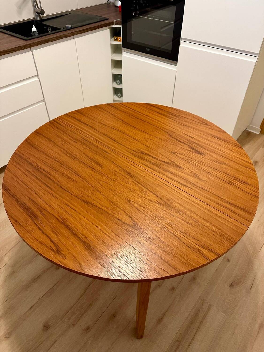 Wooden round table with butterfly extension from the 1970s.