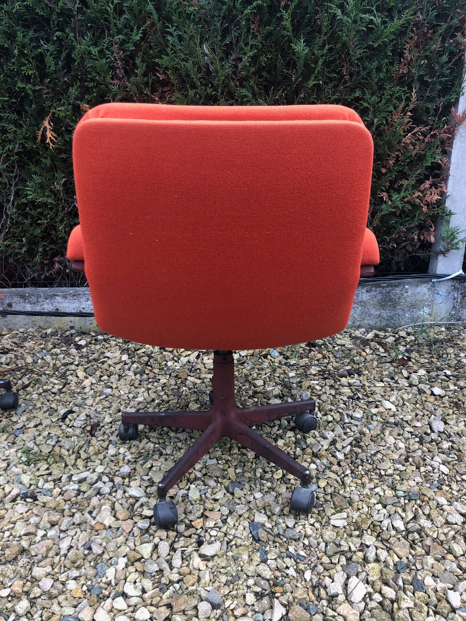 Pair of armchairs by Harcourt Geoffrey for Artifort