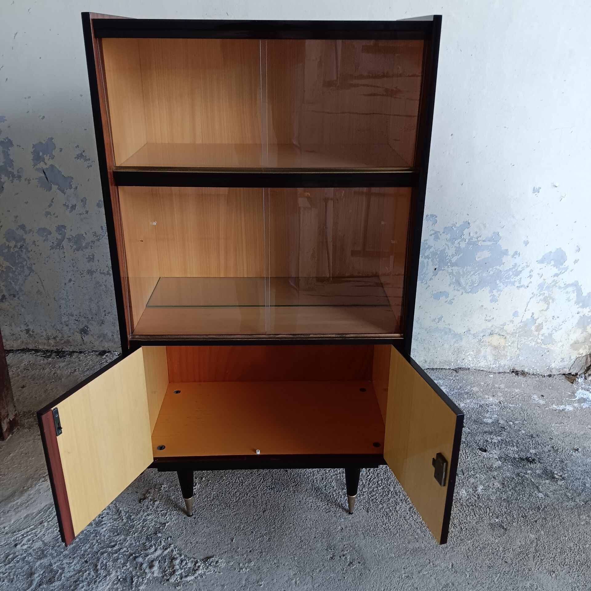 Glass cabinet