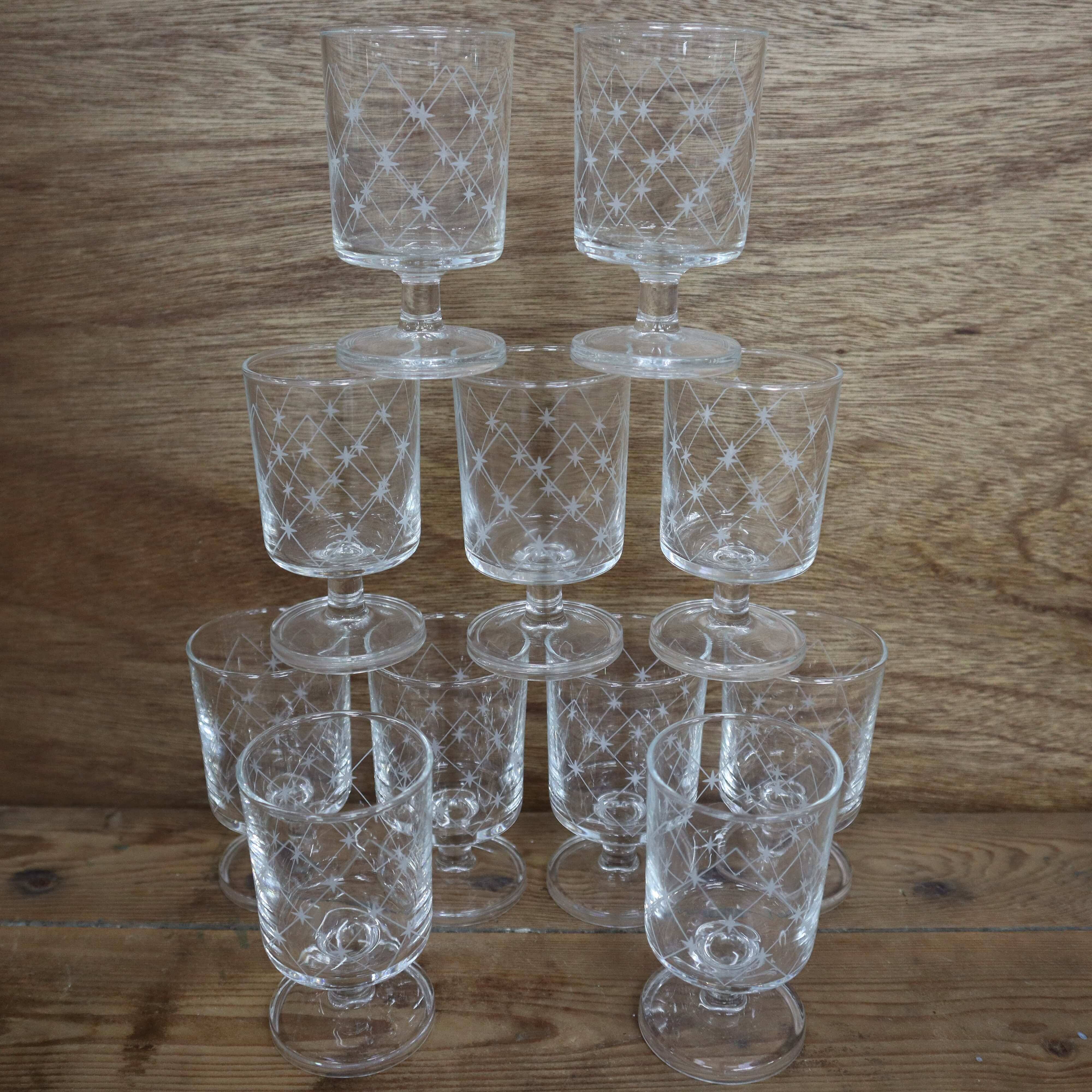 11 Cavalier Luminarc white wine glasses limited series 70's