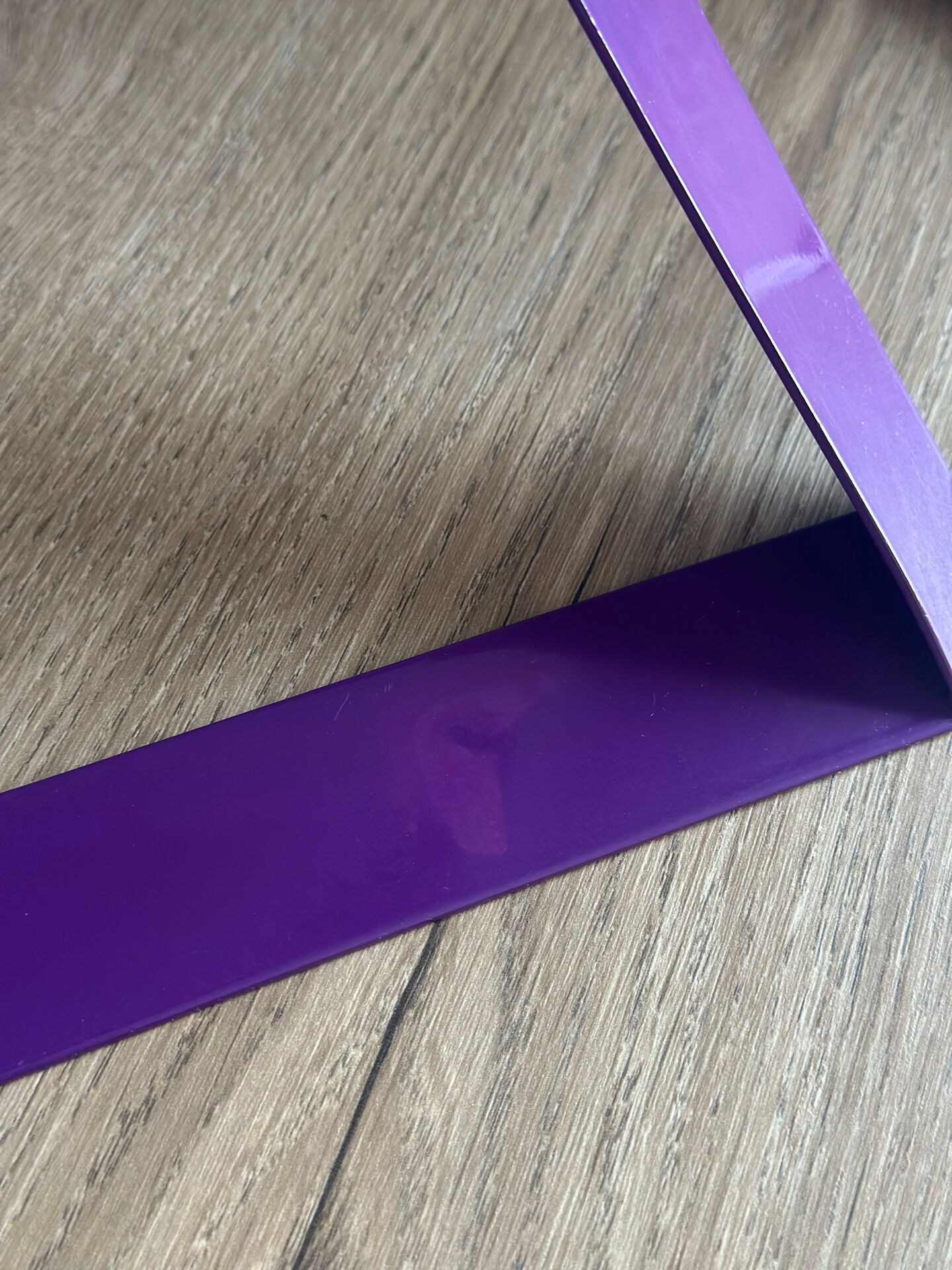 Agemob purple desk lamp in vintage Memphis style from the 80s and 90s.