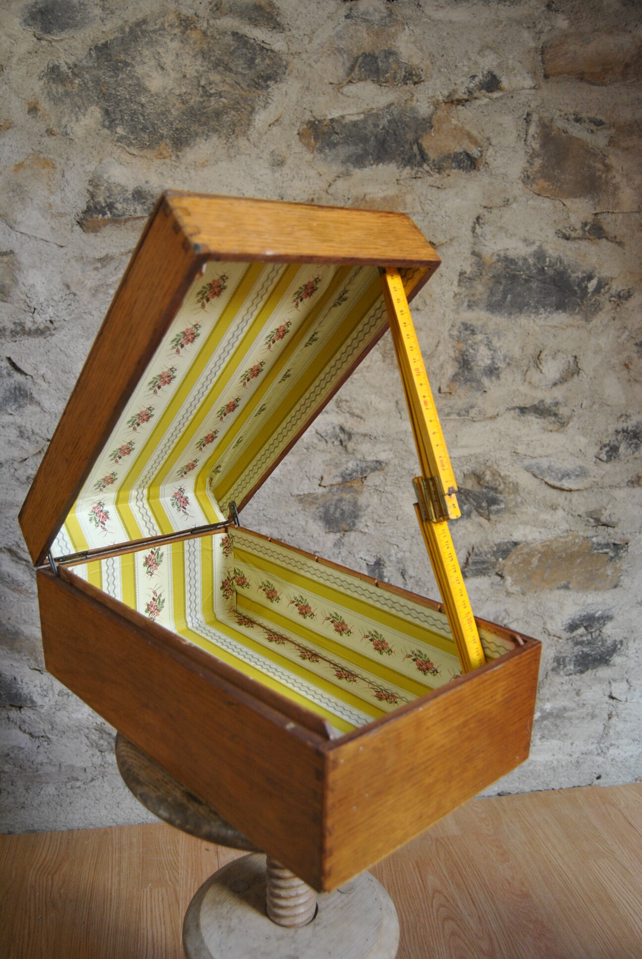 Vintage lined interior wooden long box