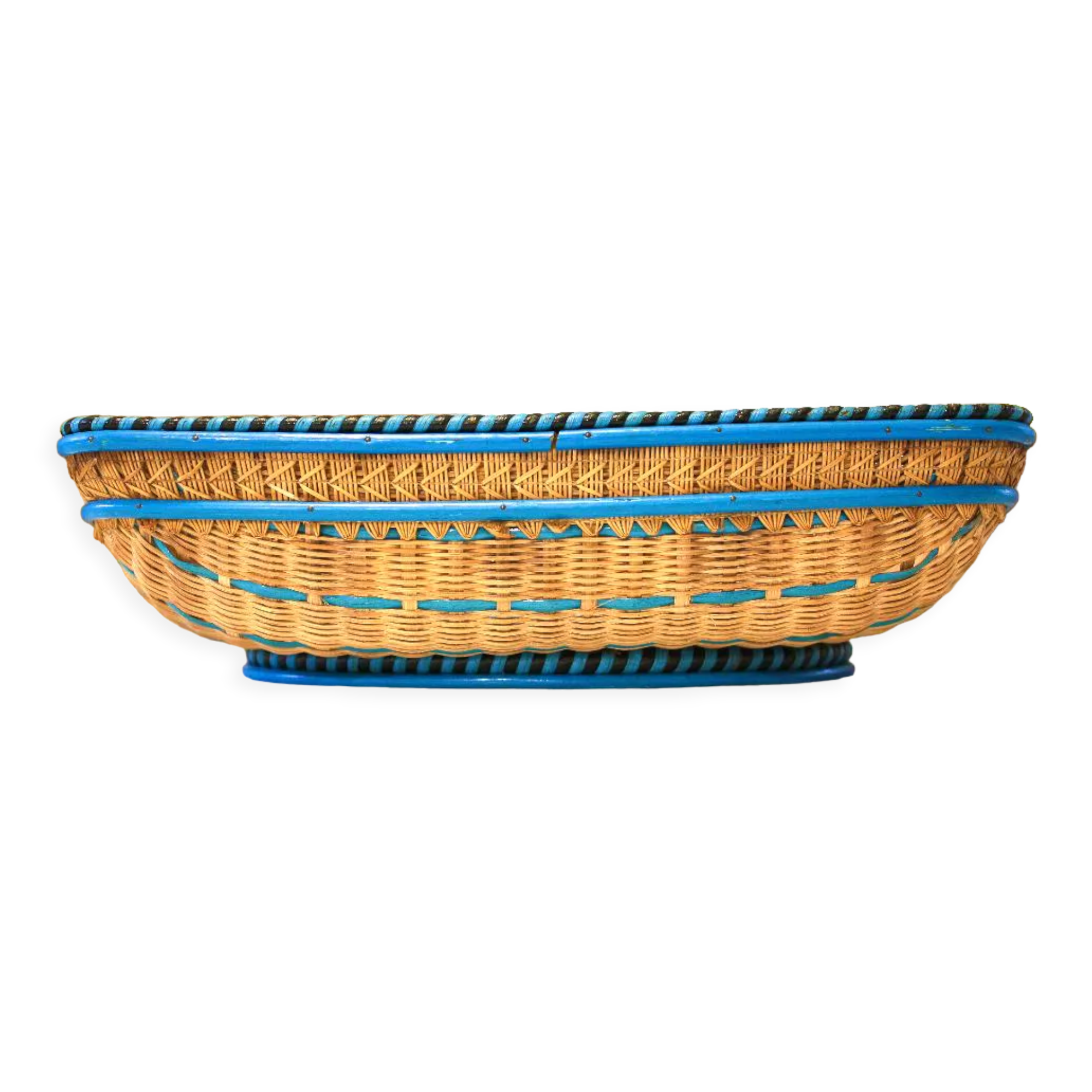 Presentation basket in woven and hand-painted wicker