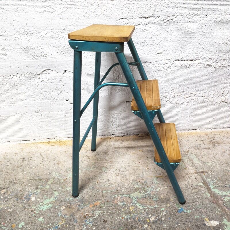 Folding stepladder