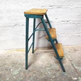 Folding stepladder