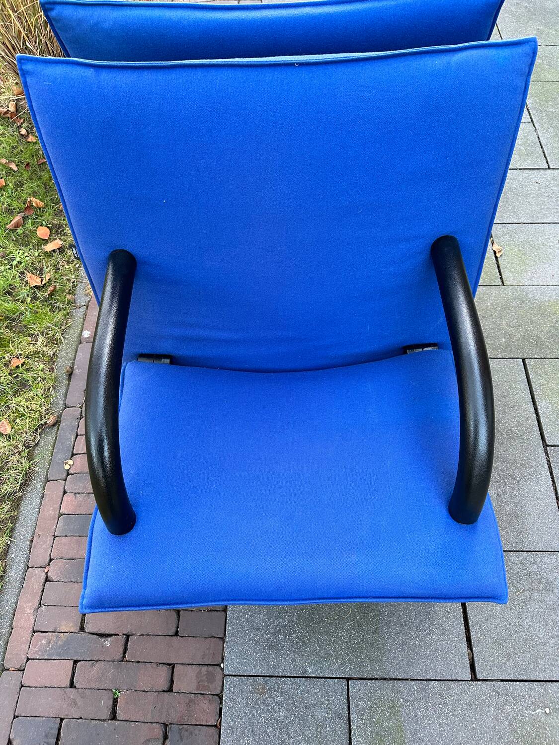 2 x Arflex T-Line sun loungers