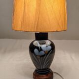 Very nice vintage lamp to lay in excellent hand-painted condition