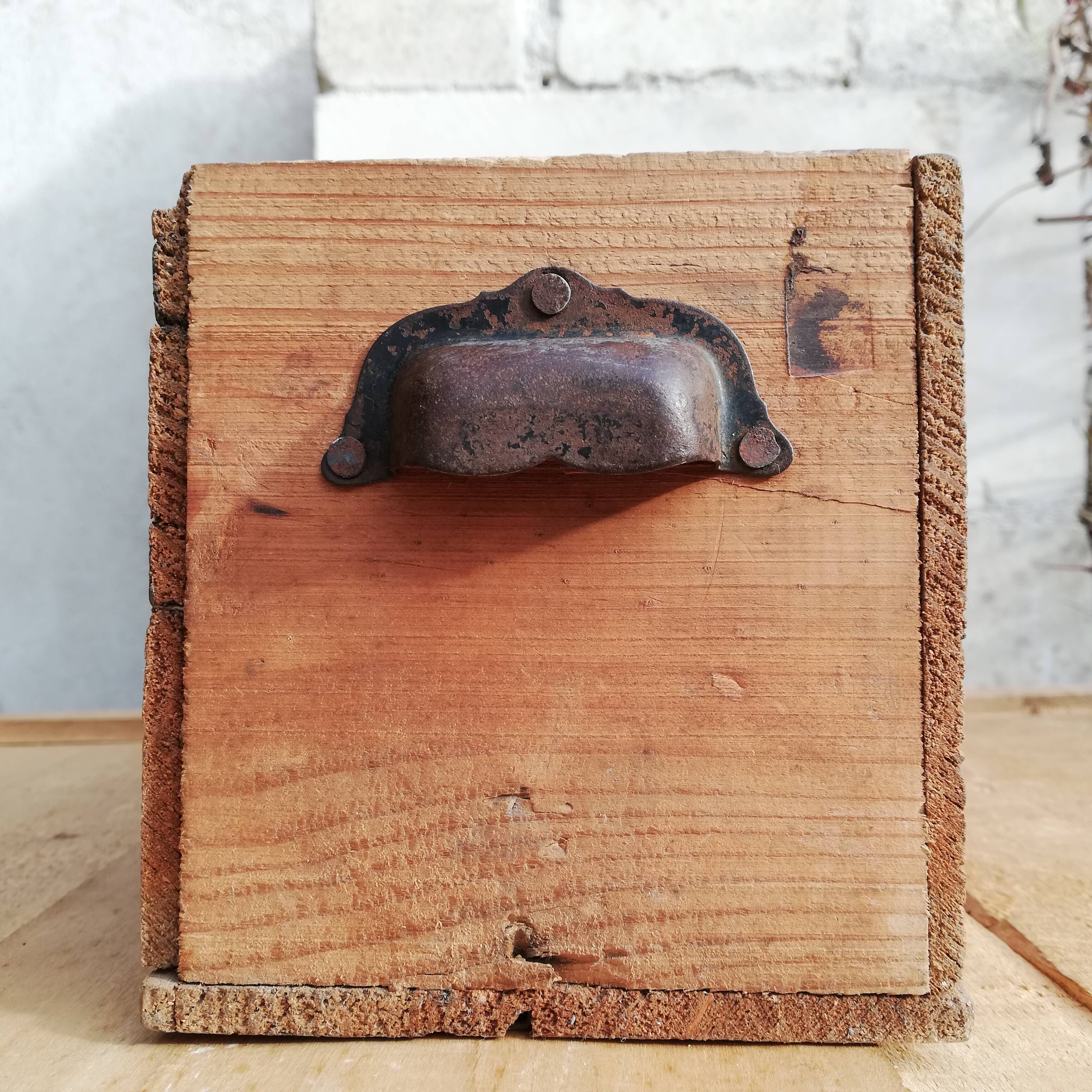 Workshop drawer handle shell