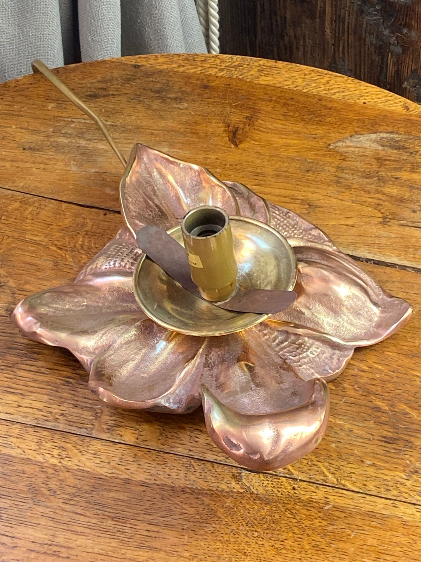 Table lamp, rose gold foliage