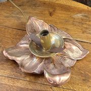 Lampe à poser, feuillage  en bronze rosé