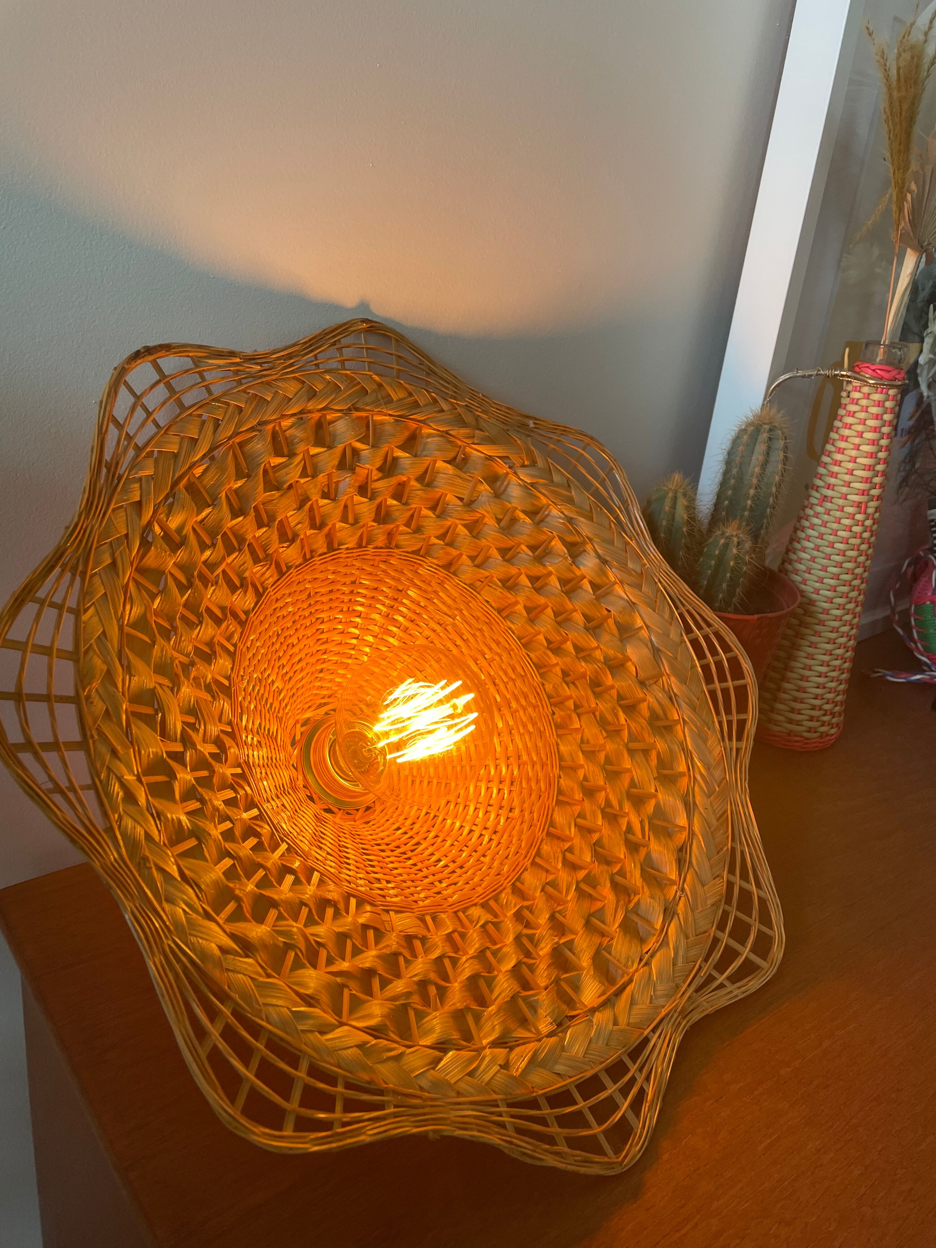 Wall lamp in natural fiber