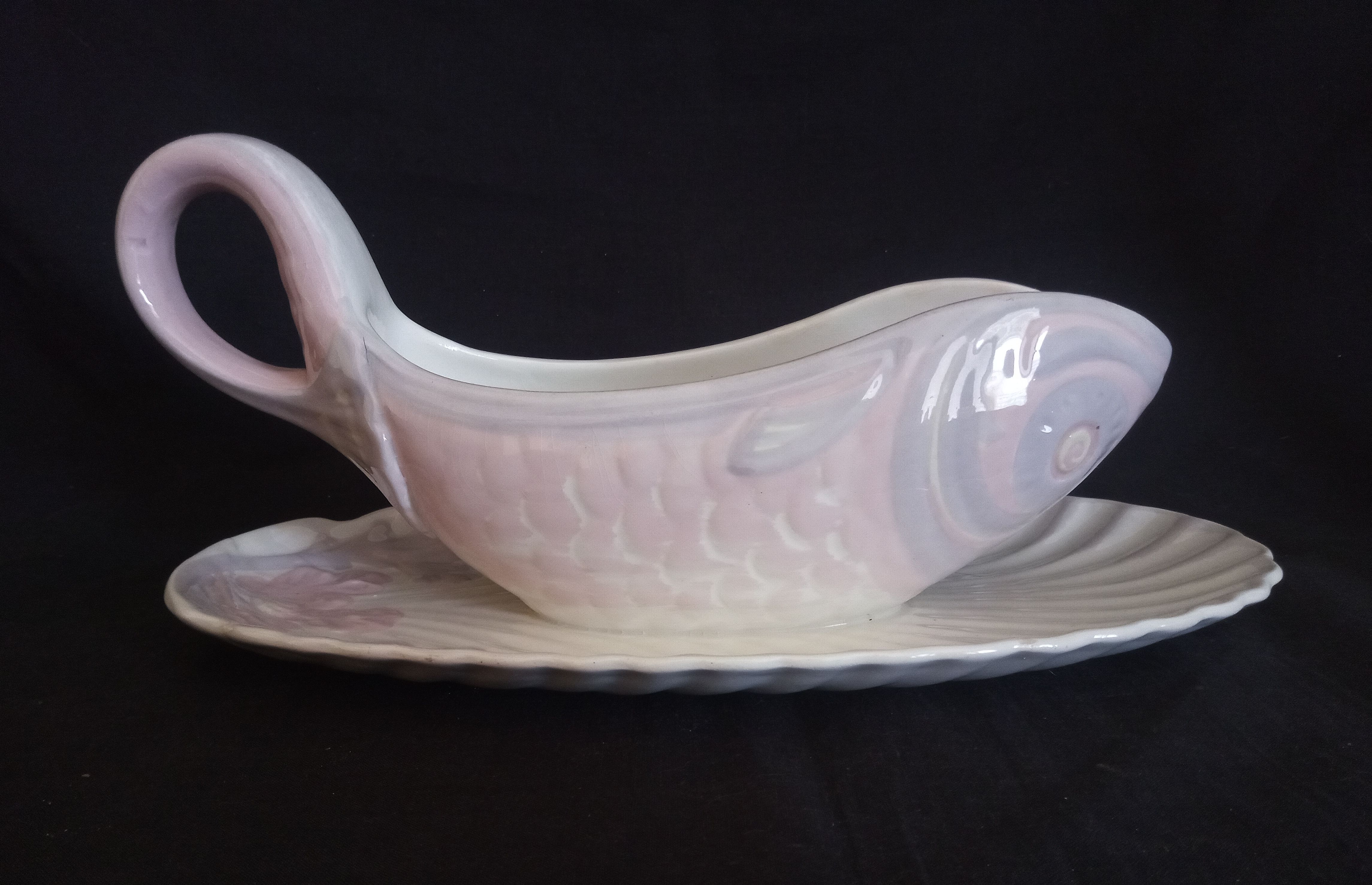 Ancien Service à Poisson pour 12 pers. en céramique de Longwy, modèle Copenhague, années 1890 - 1939