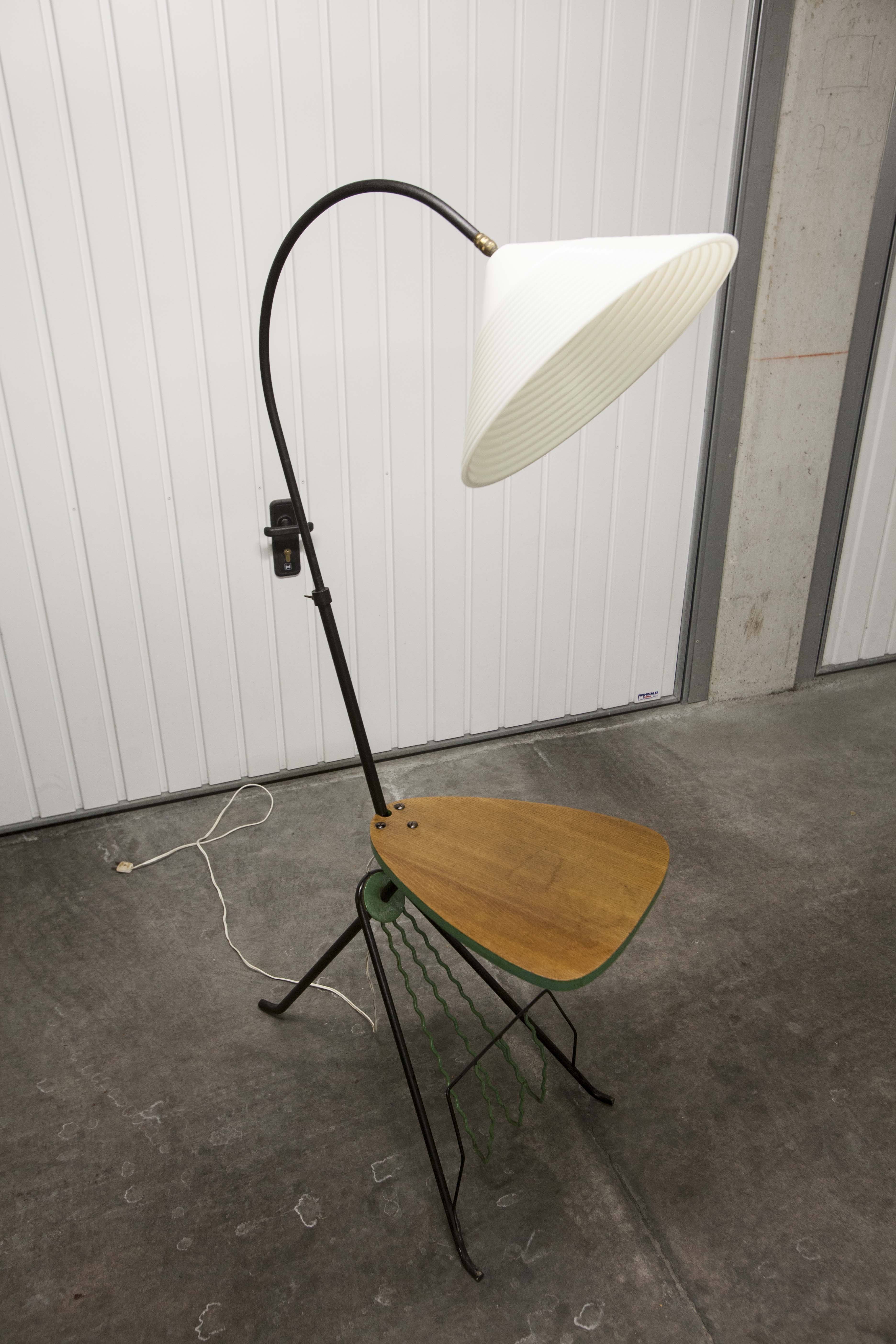 Floor lamp tripod Tablet door magazine 50 s