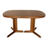 Extendable oak table