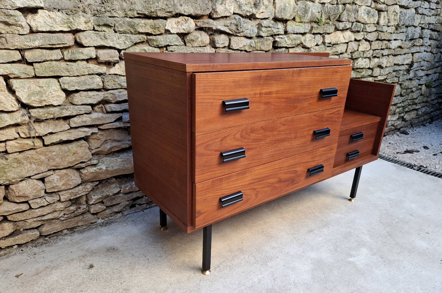 Modernist chest of drawers