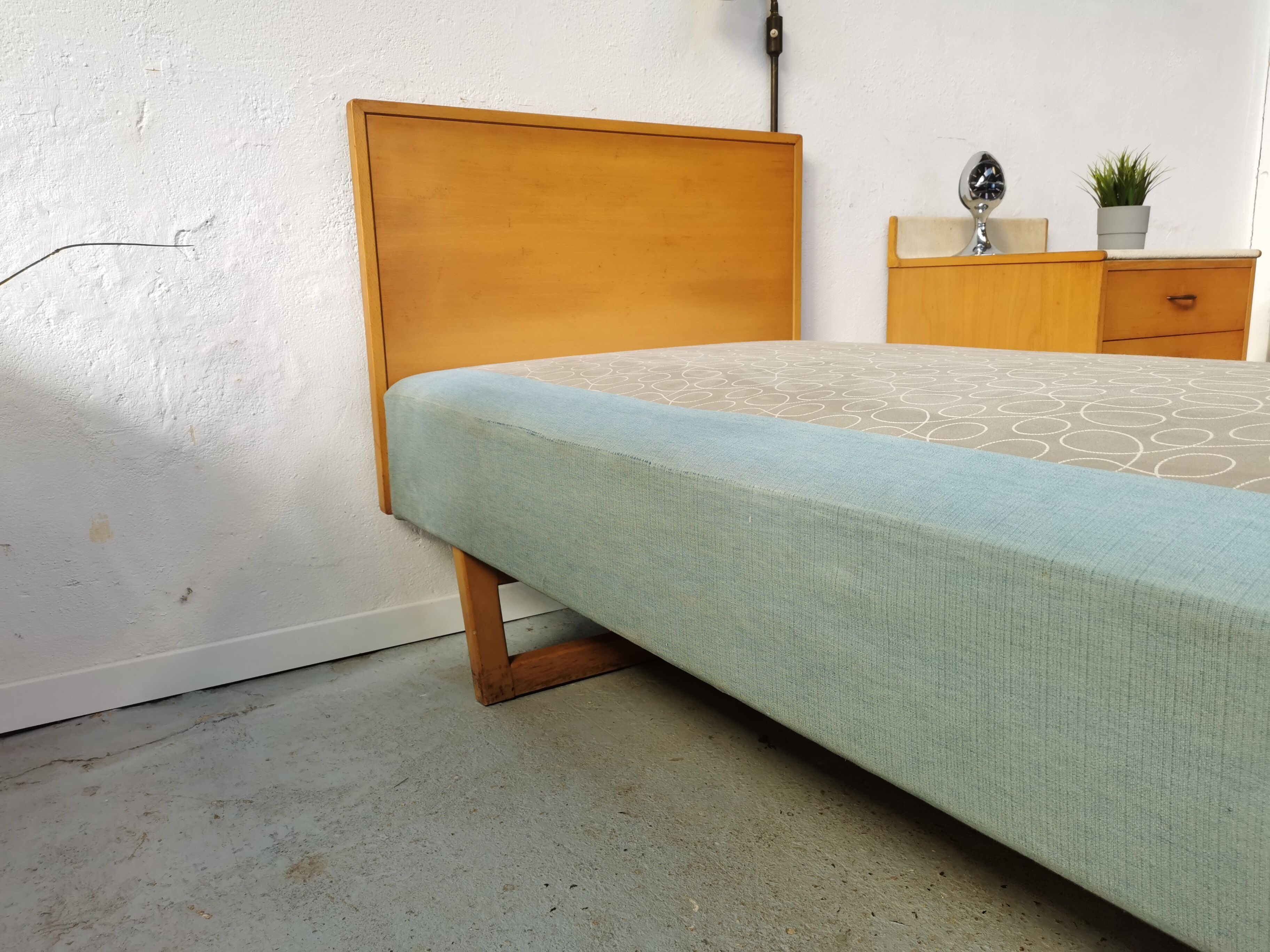 Vintage Scandinavian bed and lamp signed NK 1959