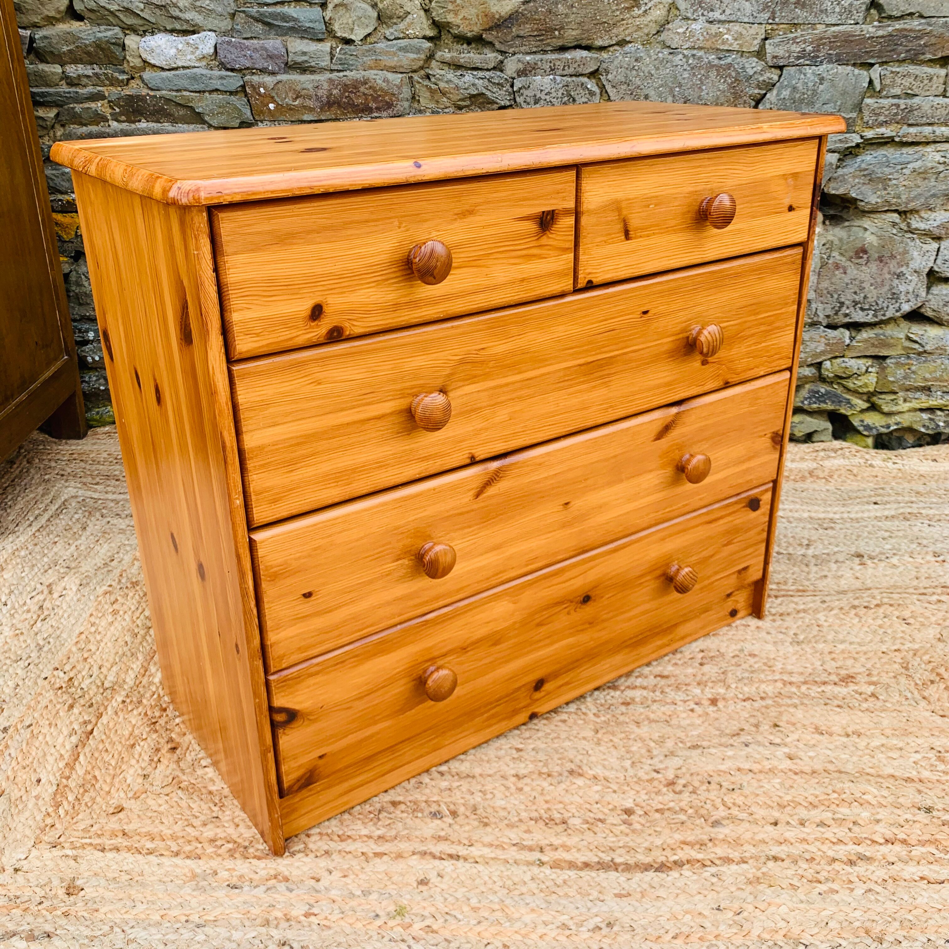Pine chest of drawers