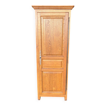 Armoire / Meuble de rangement en bois massif a une porte.