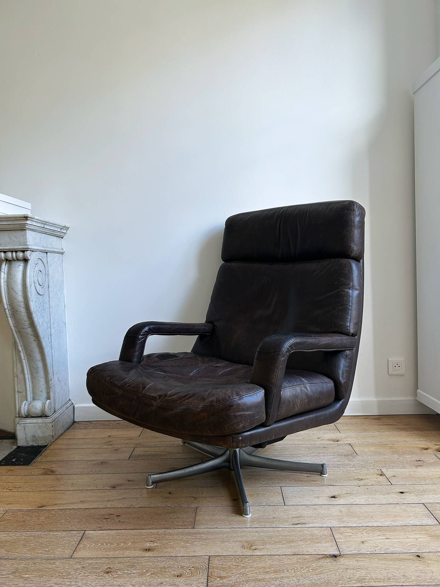 Vintage leather and steel swivel chair, 1970s, Walter Knoll