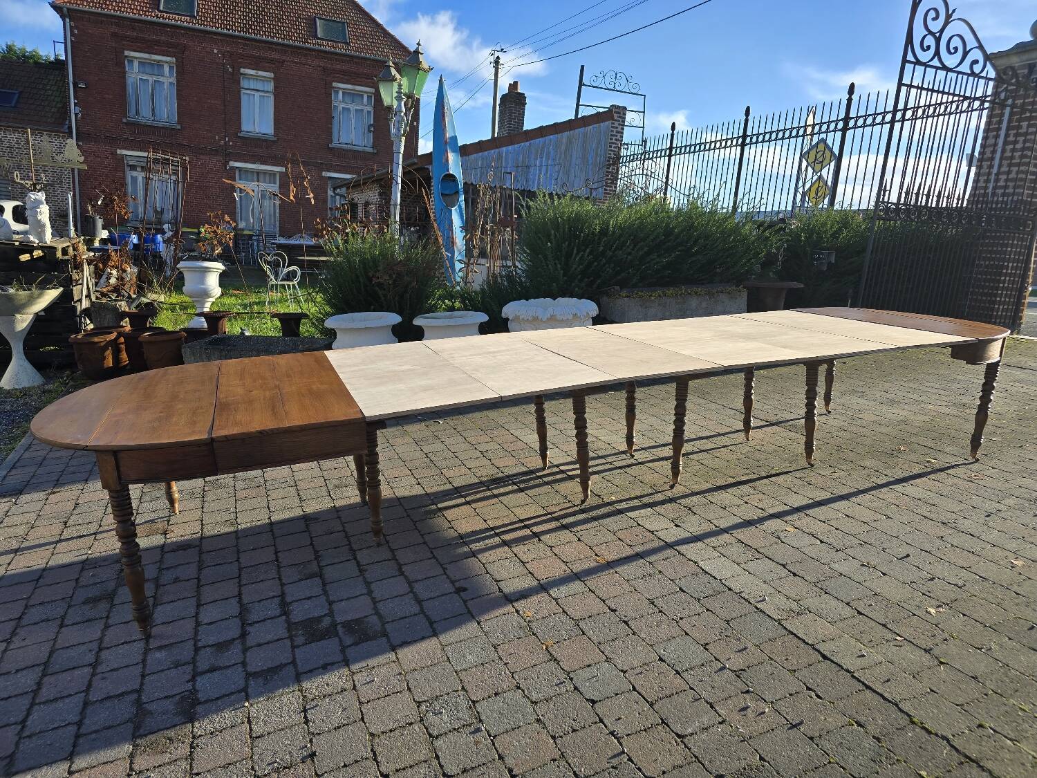 12-foot round oak table with 7 extensions / 20 people