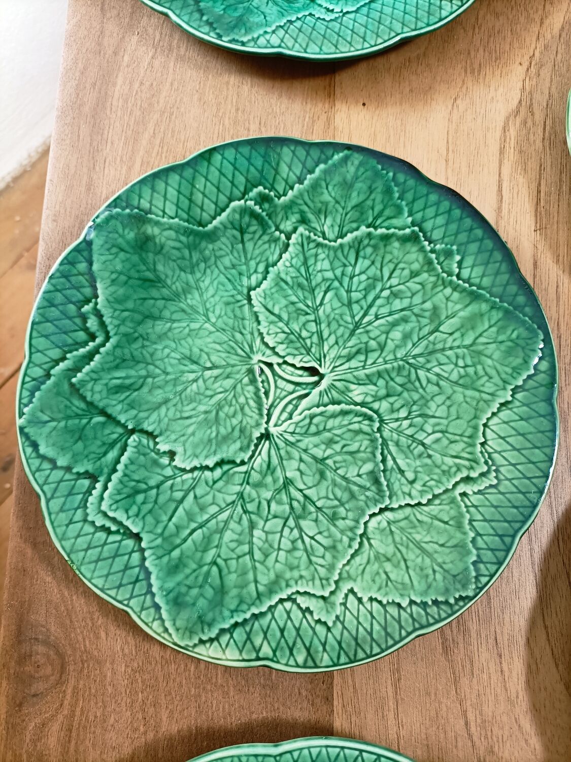 6 Gien slip dessert plates with leaf decoration