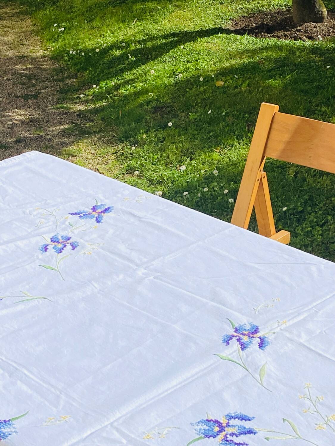 Nappe brodée à la main