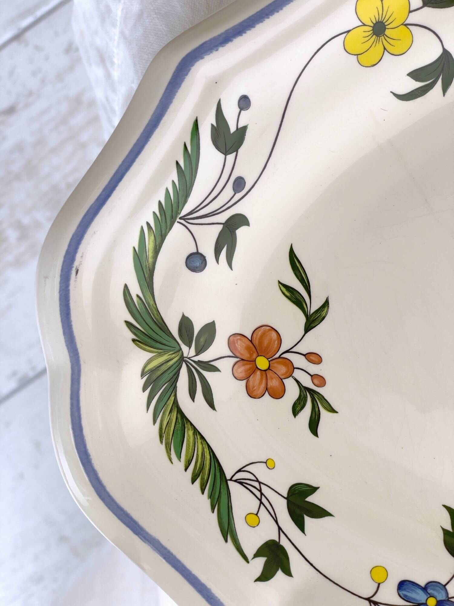 Plat de service ovale en faïence de Gien « oiseaux de paradis »
