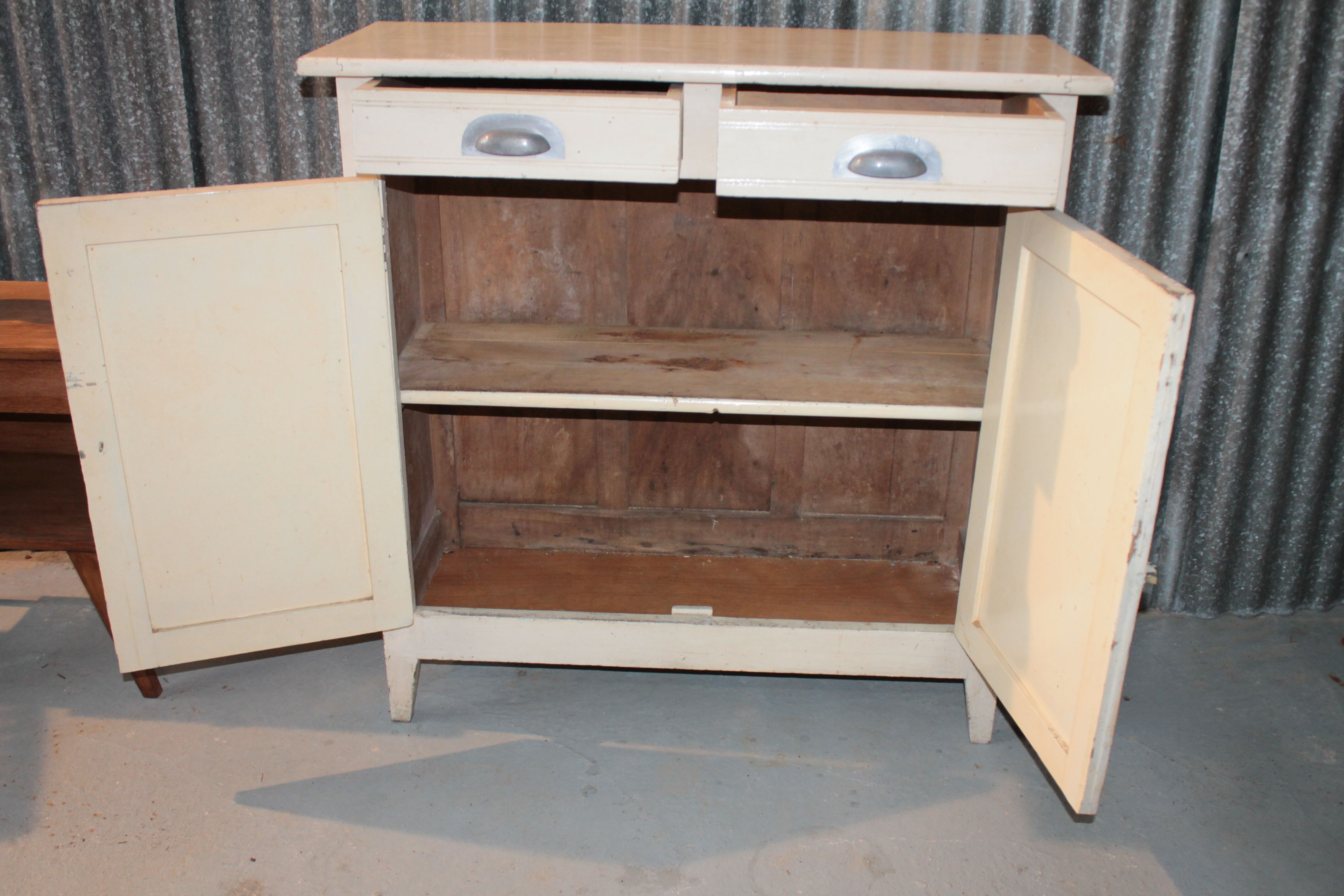 White parisian buffet