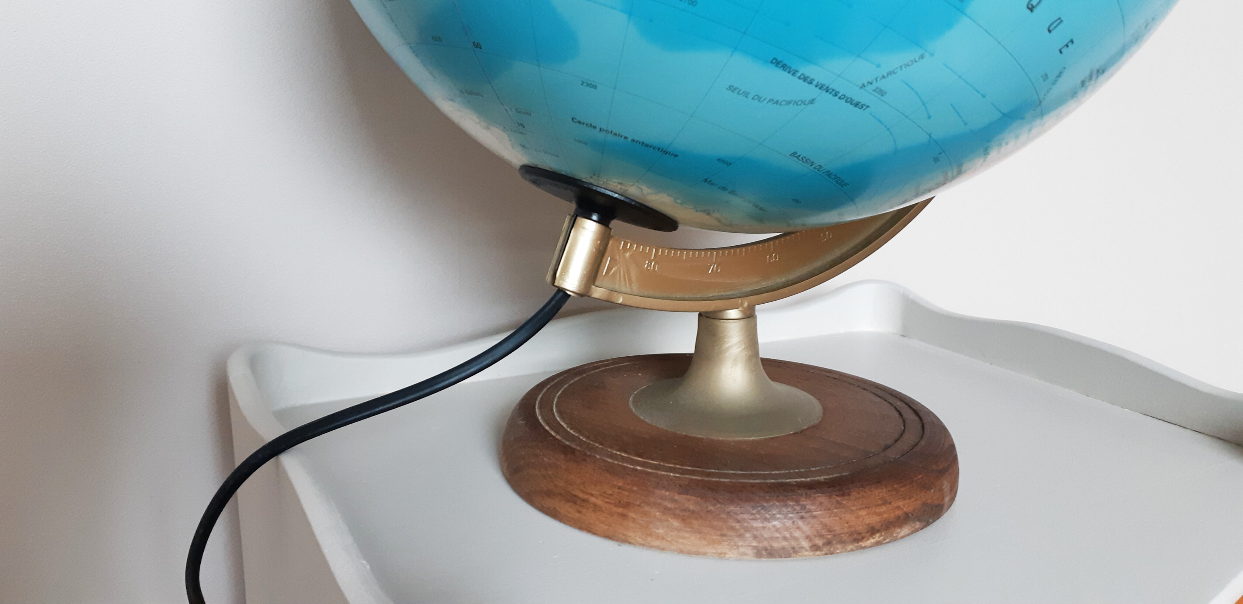 Sudime light earth globe