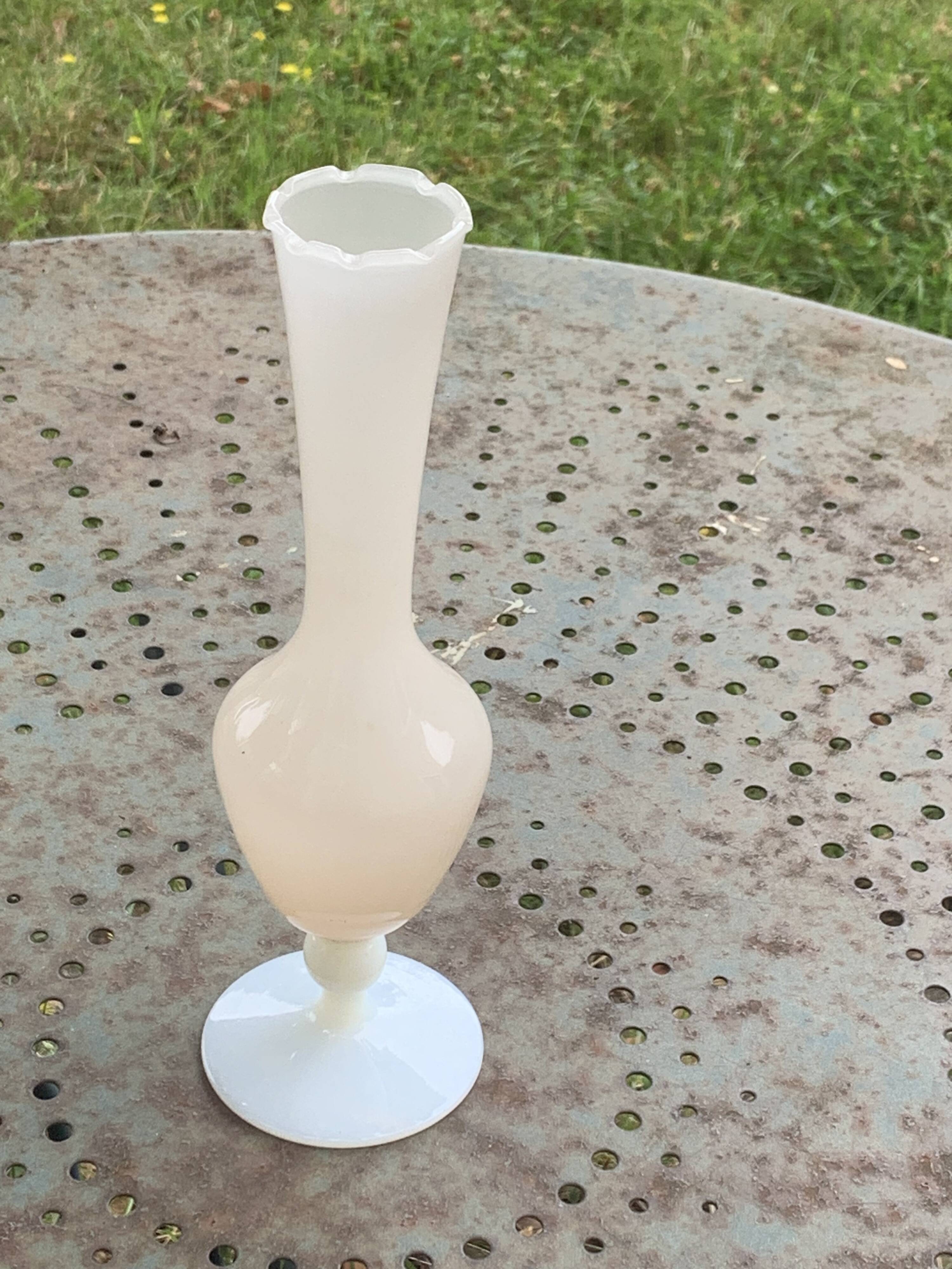 Soliflore vase in pink beige opaline and white base vintage and design