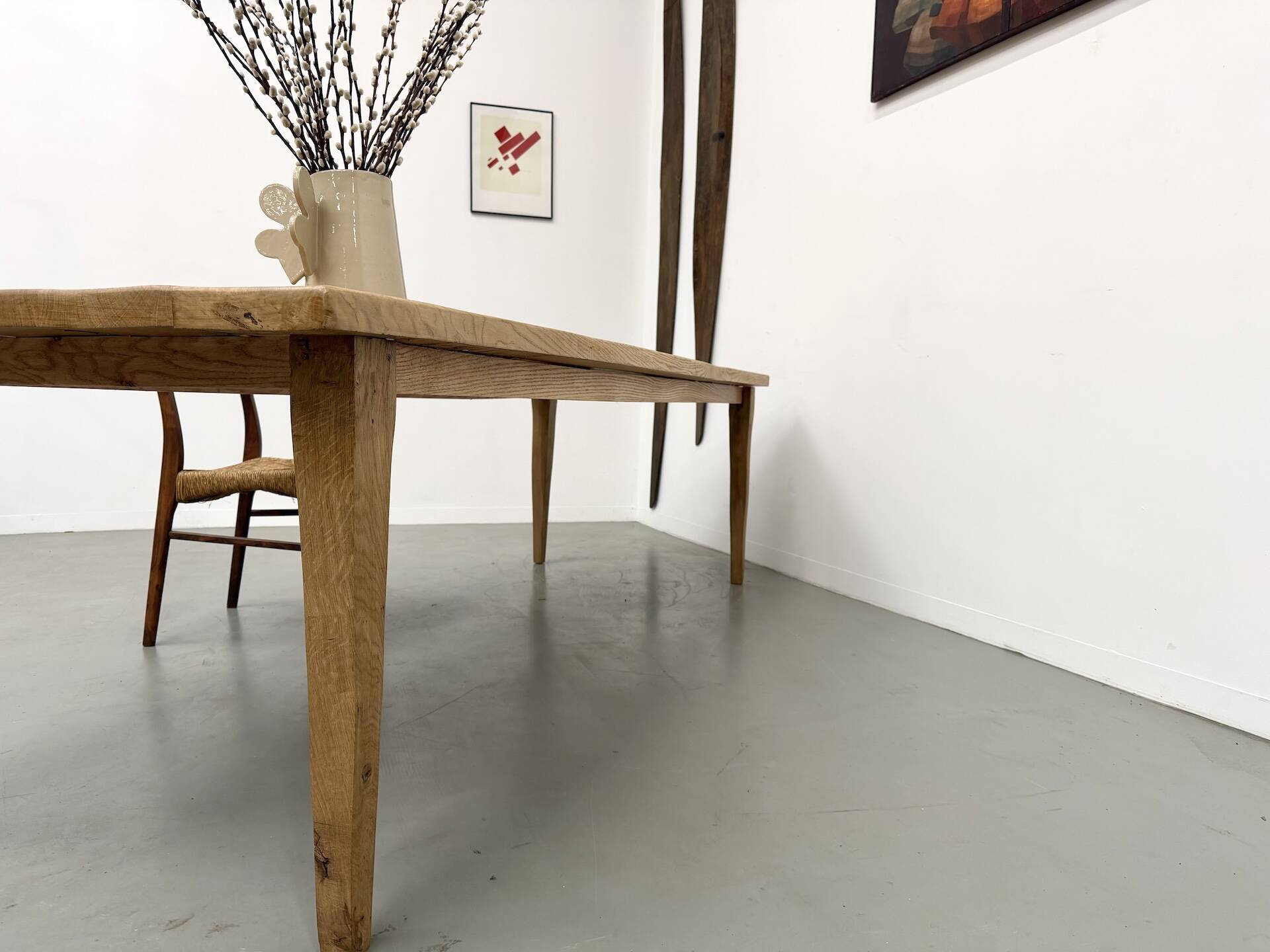Grande table de salle à manger en chêne massif, au format XXL.