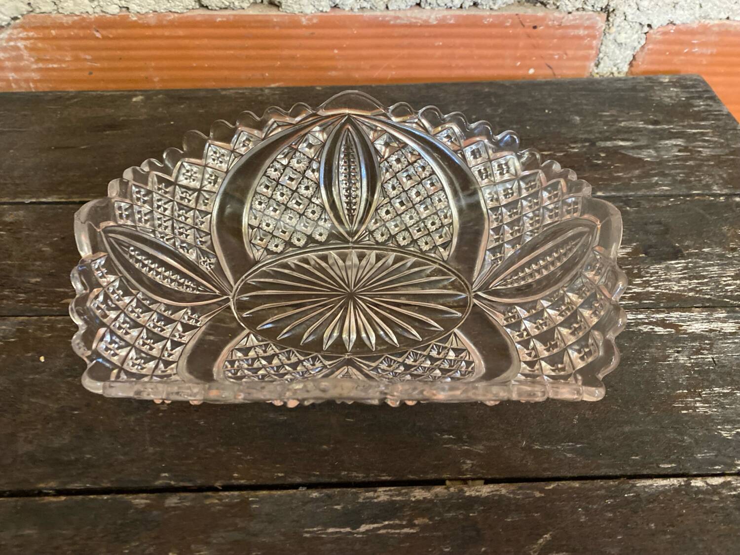 Vintage Geometric Shaped Moulded Glass Pocket Video #D550