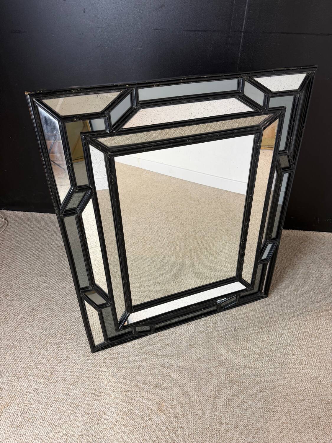 Miroir à parecloses laqué noir – Deknudt – Belgique, vers 1980