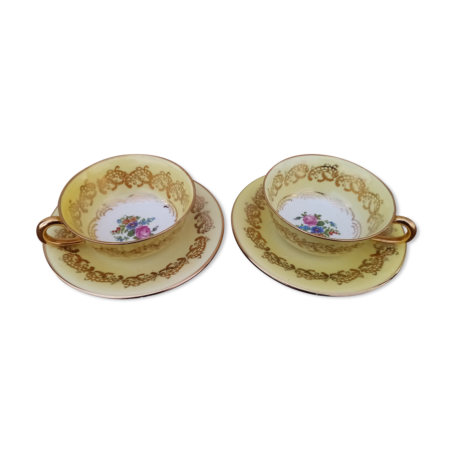 2 tea cups
