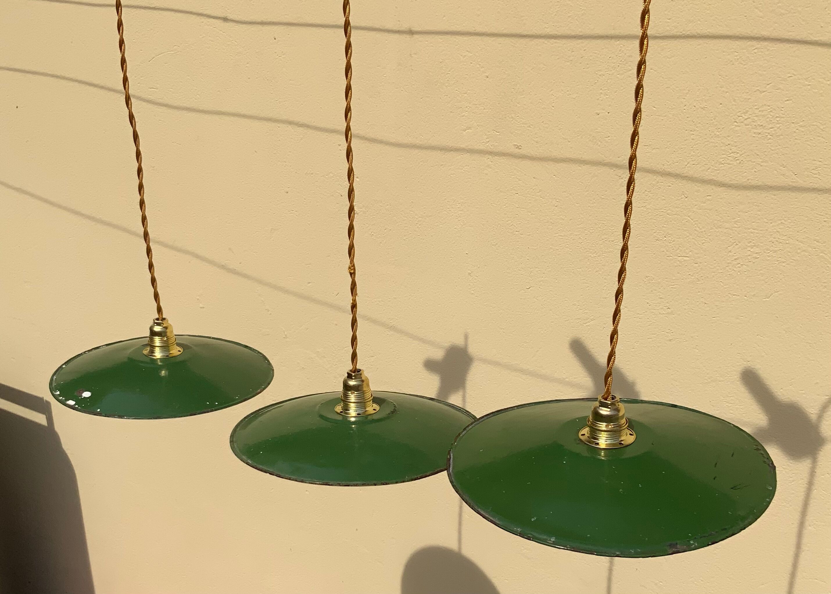 Three Suspensions enamelled sheet green and white golden threads brass socket
