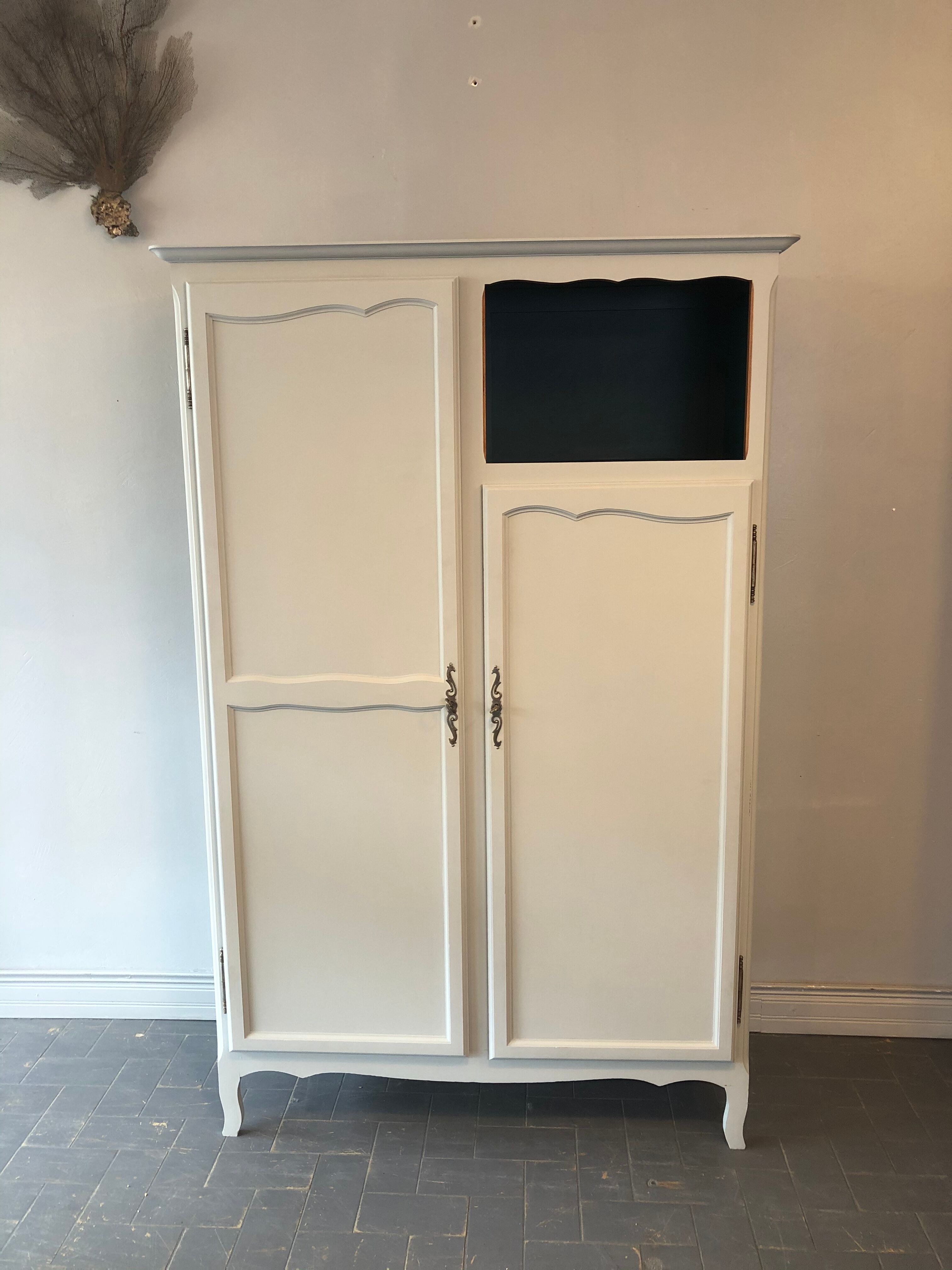 Armoire parisienne