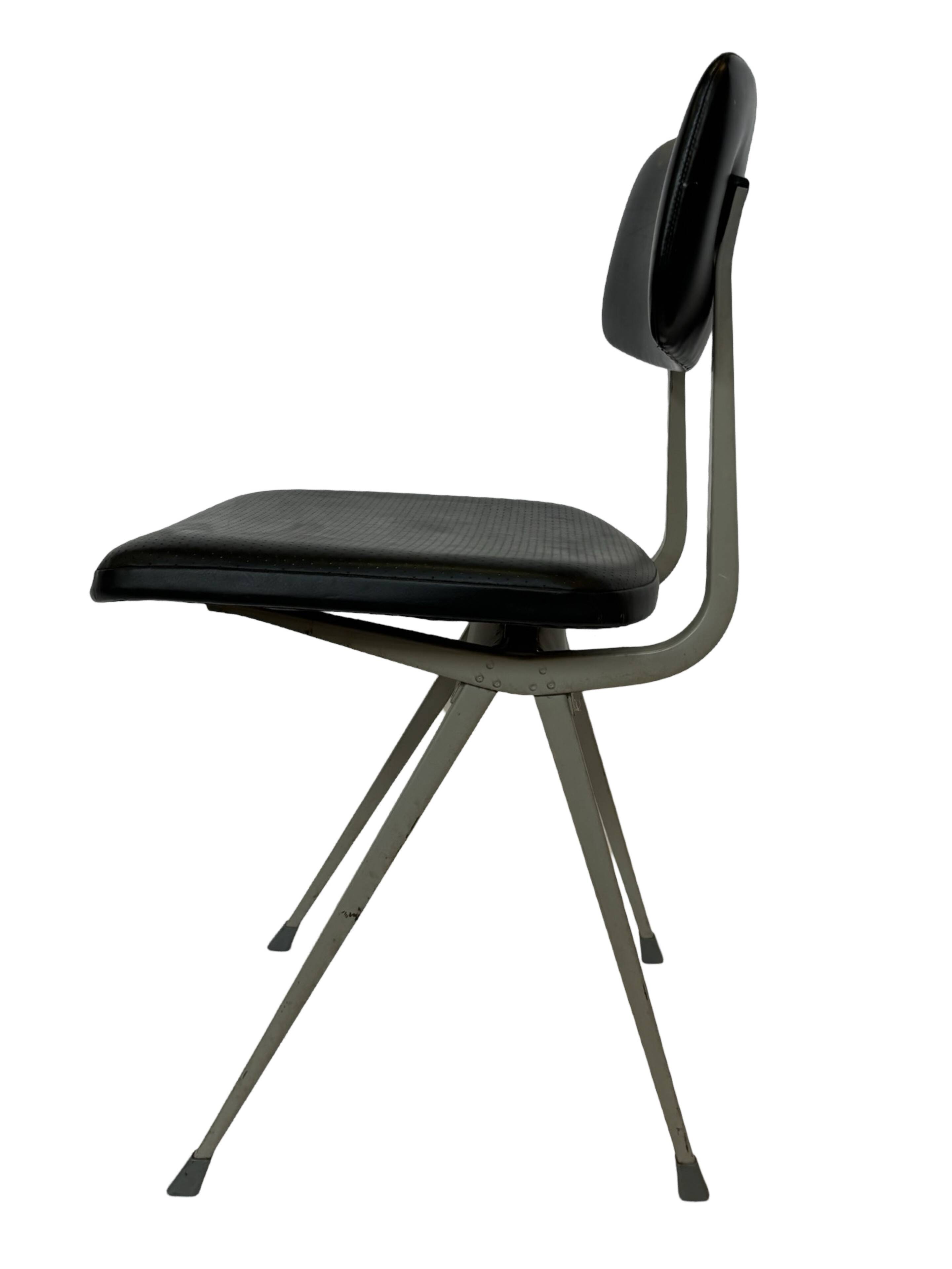 Friso Kramer Result Ahrend chair by Ahrend de Cirkel Dutch Design