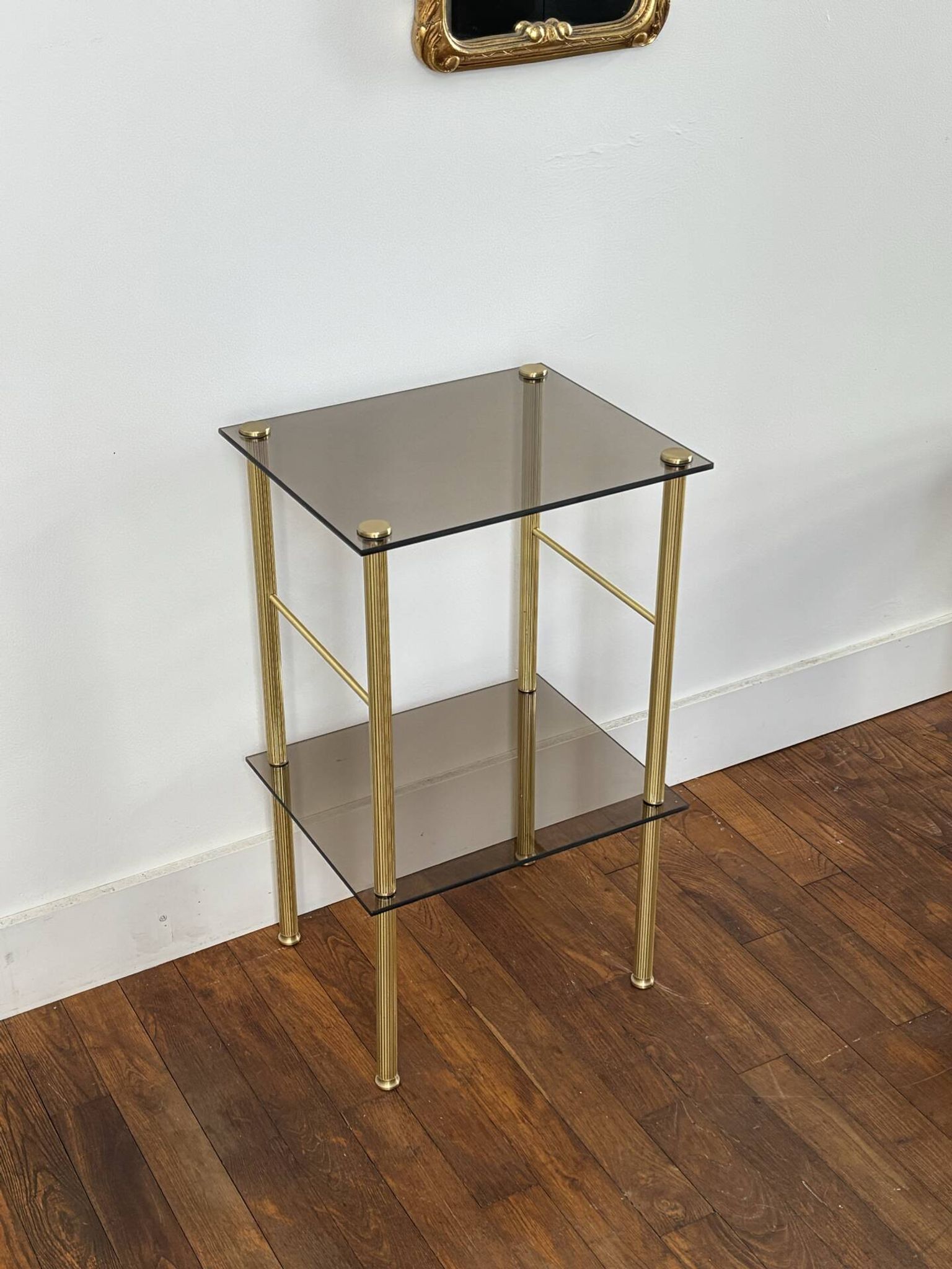 Tables d’appoint en verre et laiton