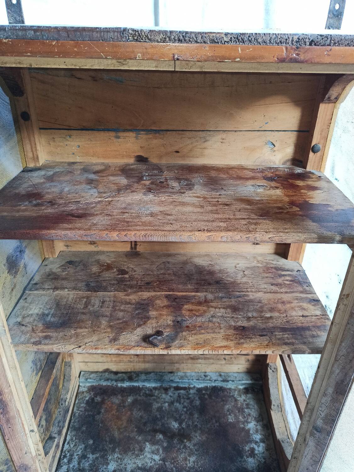 Large pantry 1m high
