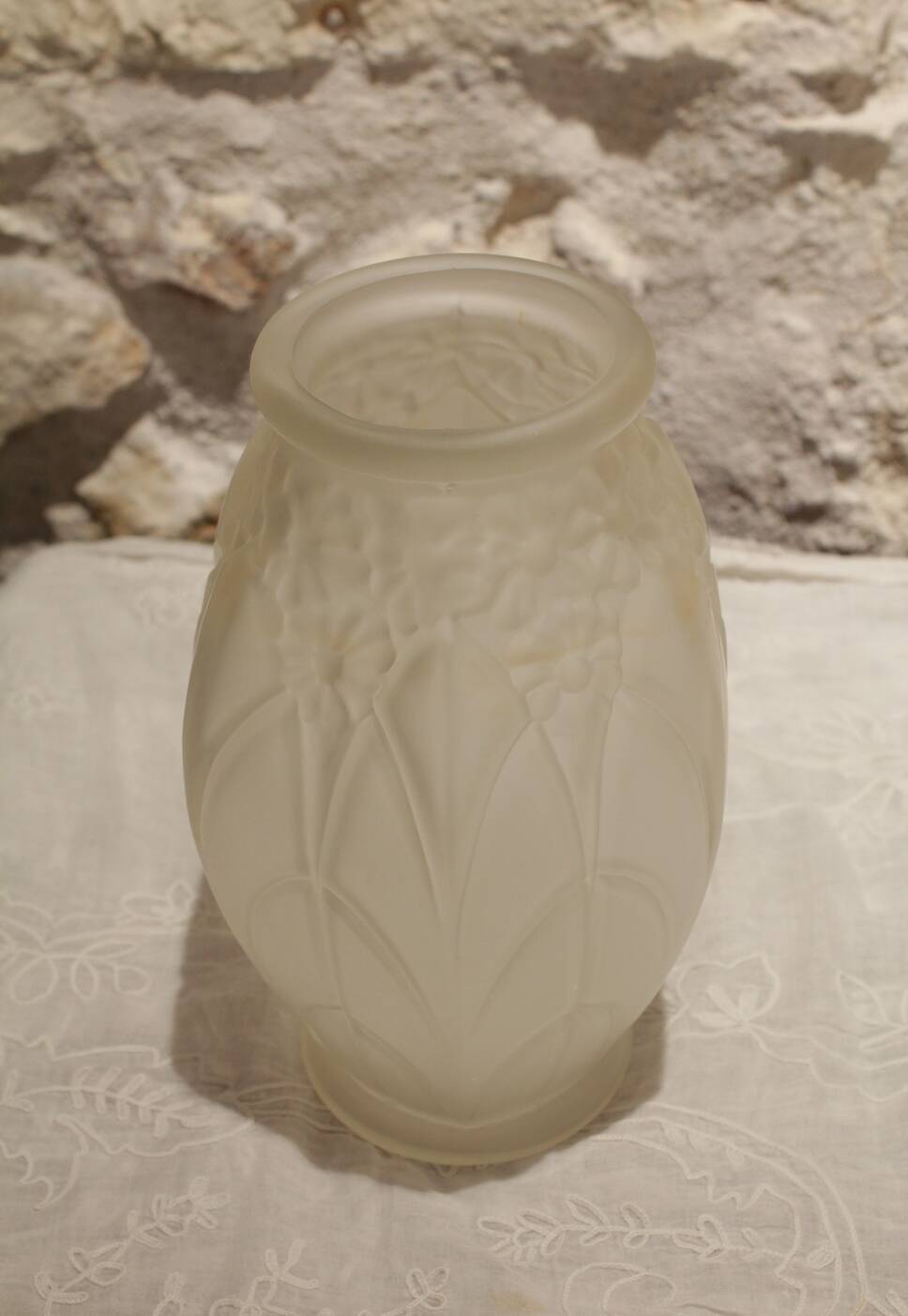 Art Deco molded and satin-finished glass vase, circa 1930