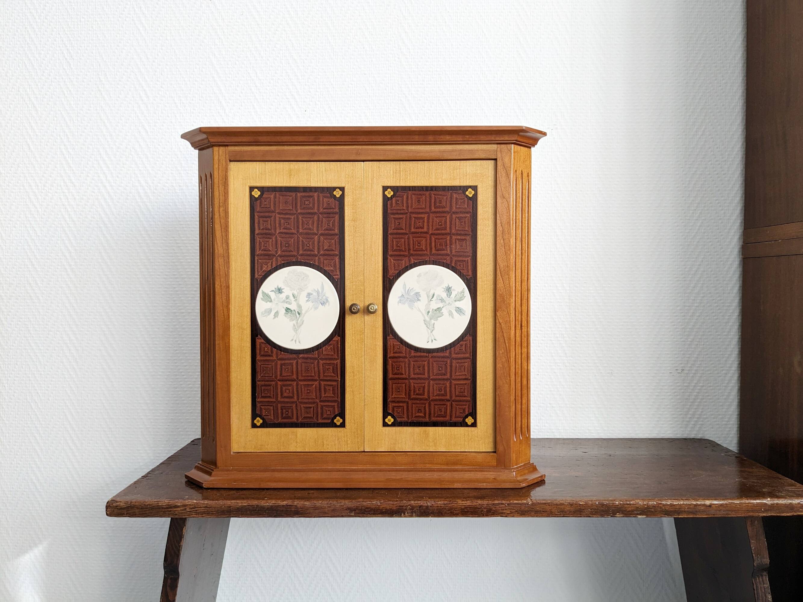 Wall cabinet with inlays, corner cabinet