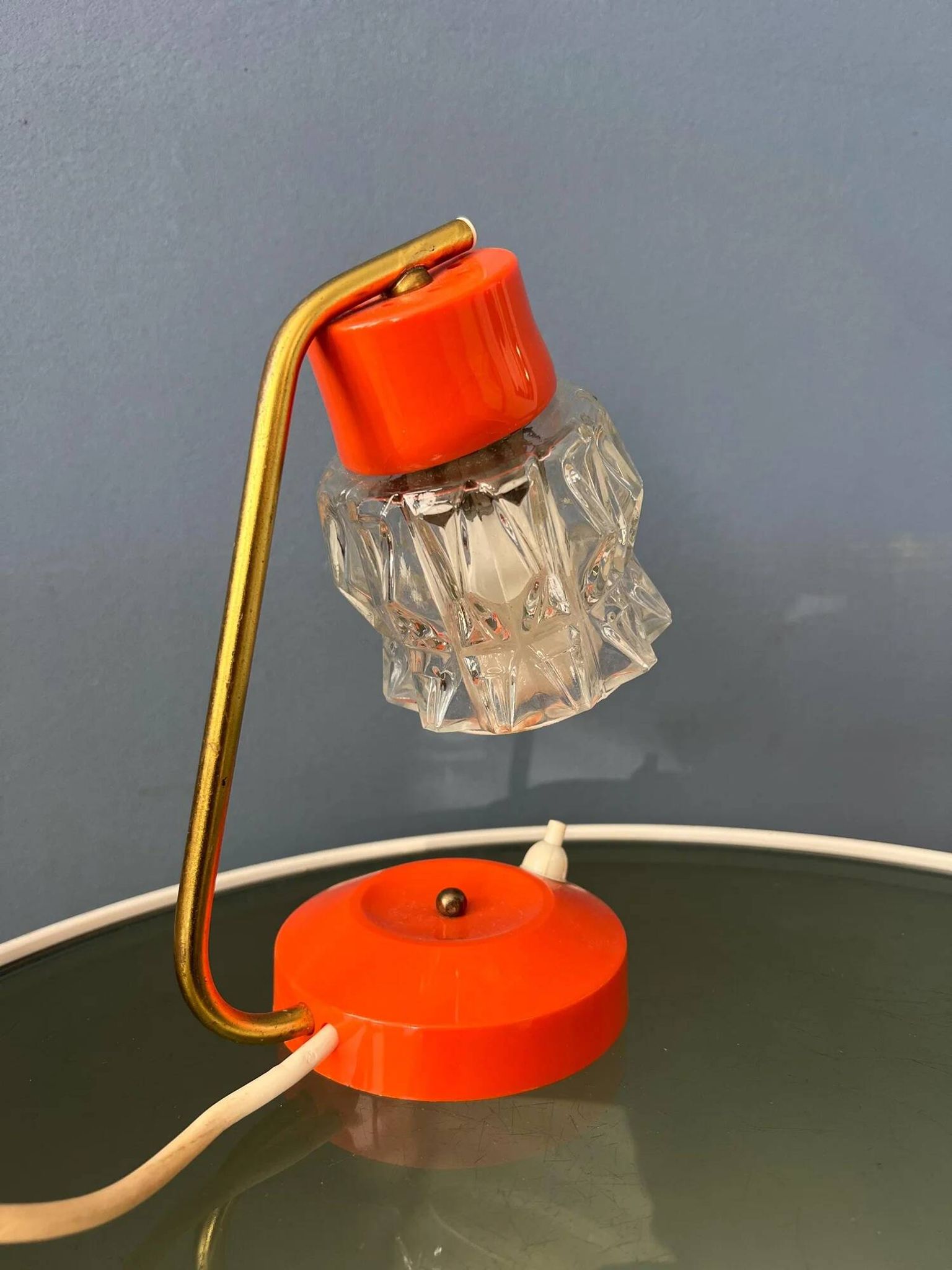 Lampe de bureau orange avec abat-jour en cristal transparent
