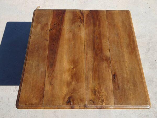 Ancienne table carrée en noyer avec pied central