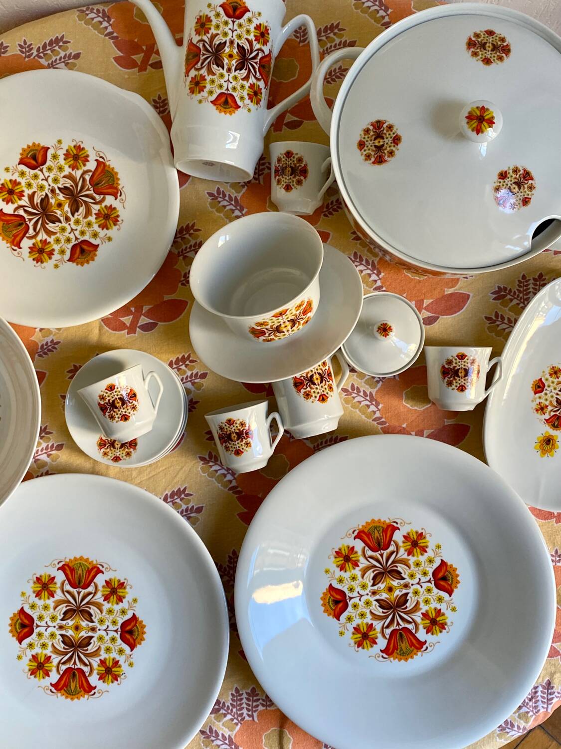 Seventies porcelain service