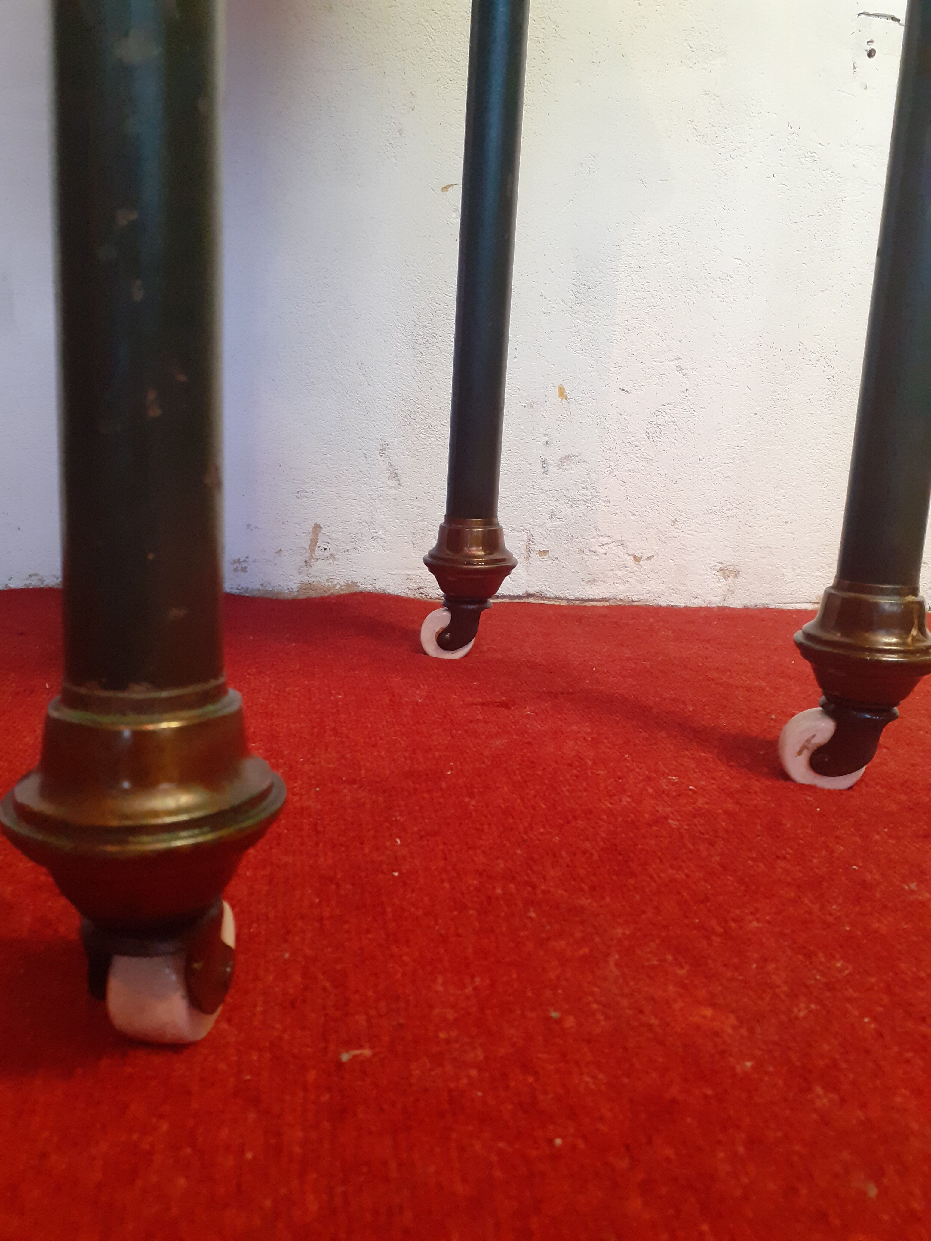 Table de chevet en tôle et marbre début XXeme