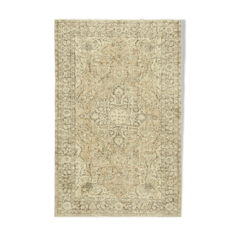 Tapis beige oriental rustique fait à la main 167 cm x 256 cm