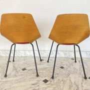 Paire de chaises tonneau par Pierre Guariche pour Steiner, années 50.
