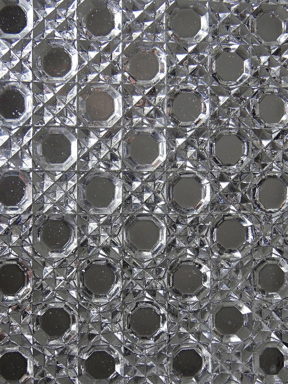 6 petites chopes et plateau vintages/anciennes en verre pressé style art déco