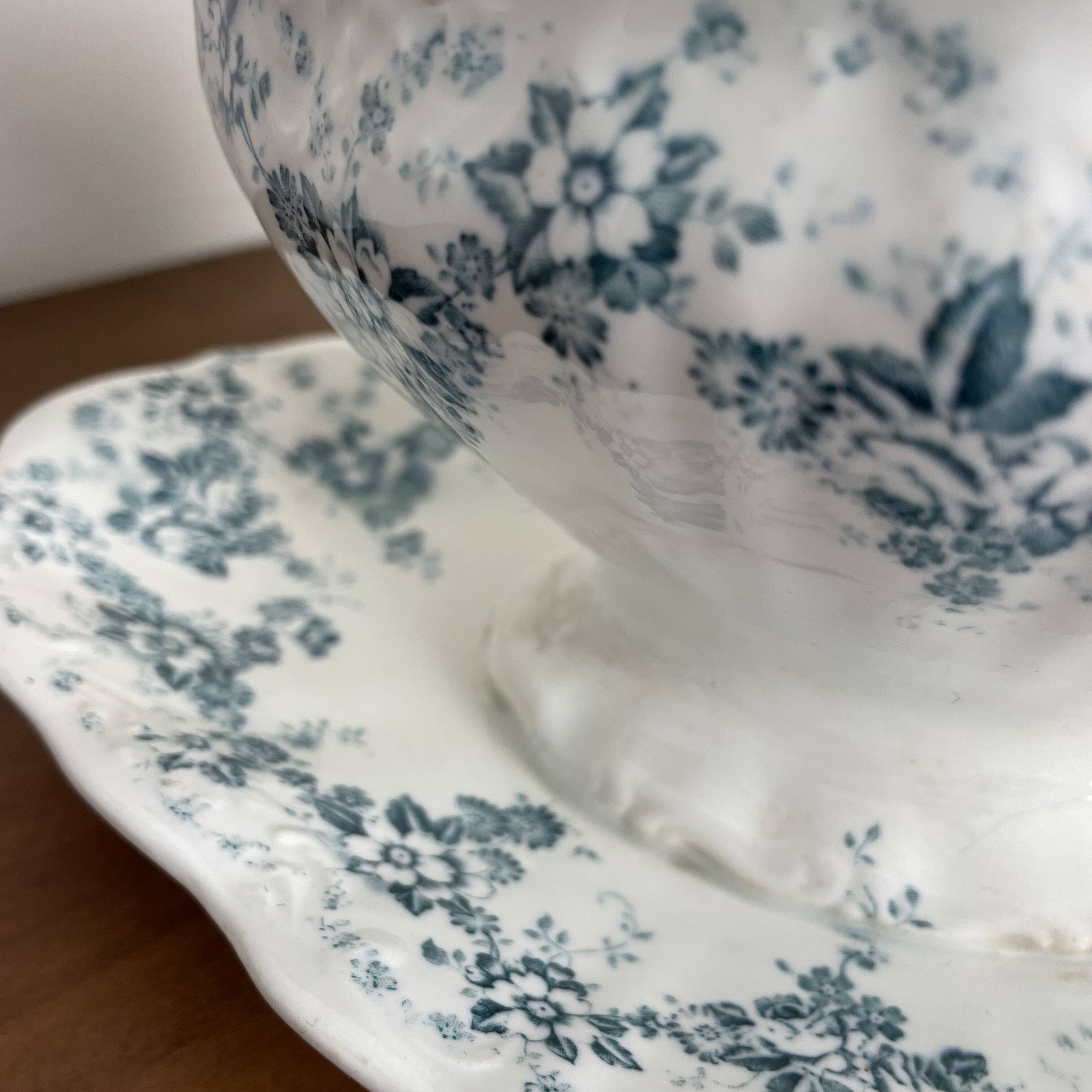 Maastricht earthenware sauce boat, Clara model